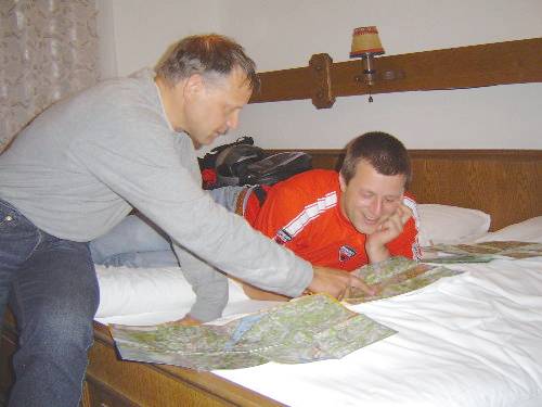Martin und Sepp bei der Routenplanung
